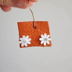 White Daisy Stud Earrings